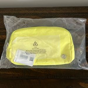 LULULEMON Everywhere Belt bag 1L, NWT. Electric Lemon 🍋🎾